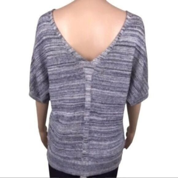 ANN Taylor Loft Gray three-quarter length sleeve shirt top V-back NWT Size Small - Picture 3 of 7